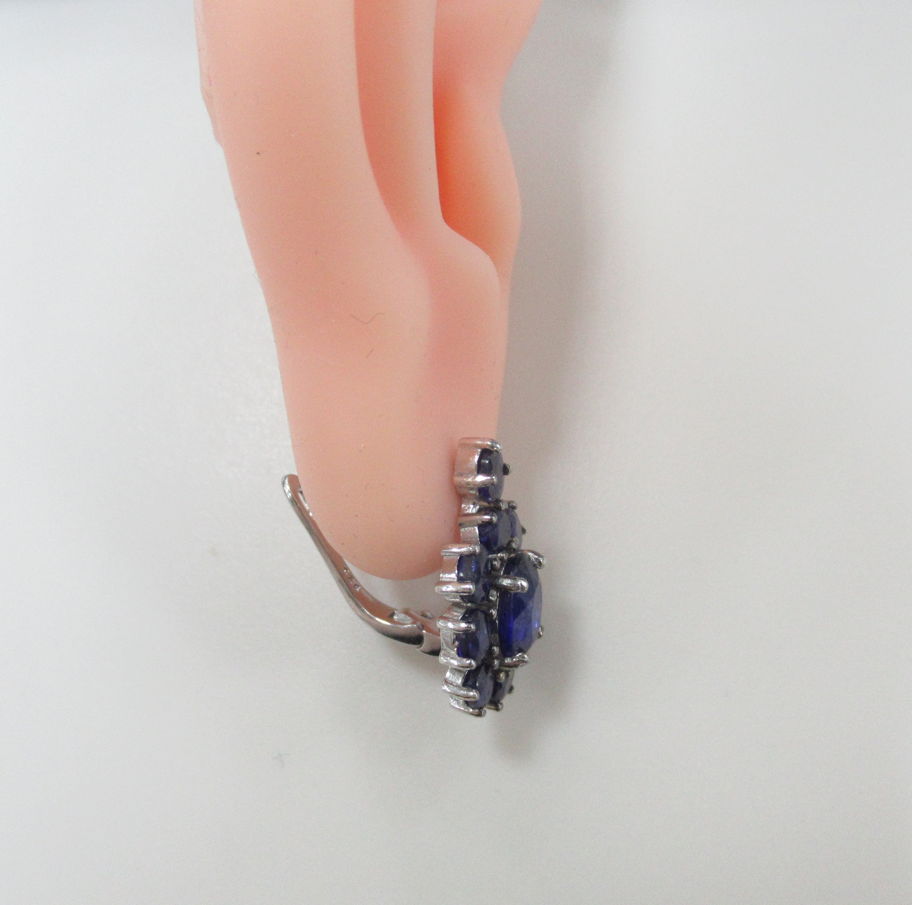 Серебряные серьги с сапфирами